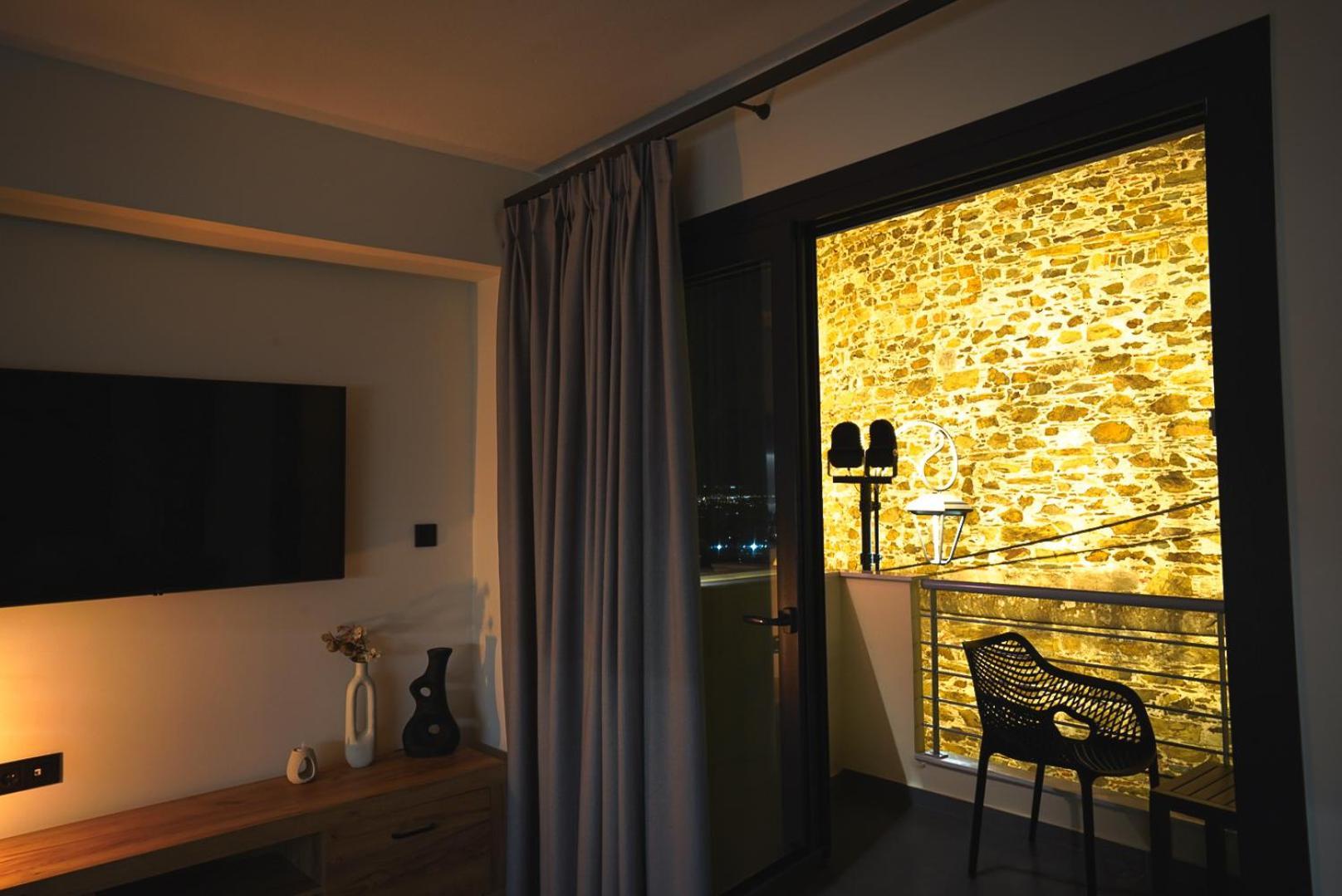 Beyond The Castle Apartment Thessaloniki Exterior photo